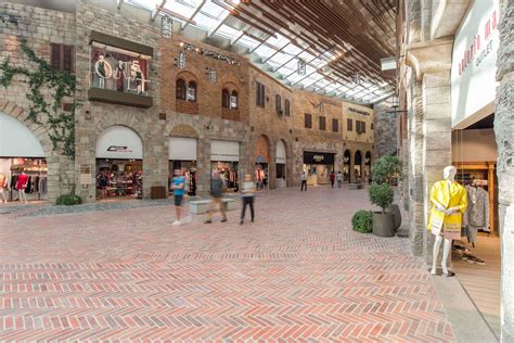 The Outlet Village (@theoutletvillage) .